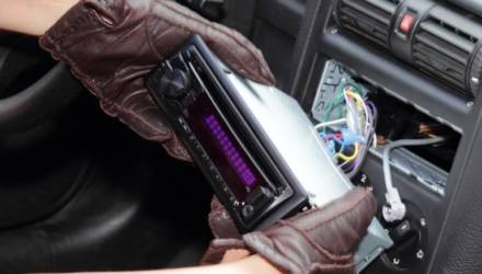 В Гомеле по «горячим следам» задержали злоумышленников, воровавших автомагнитолы