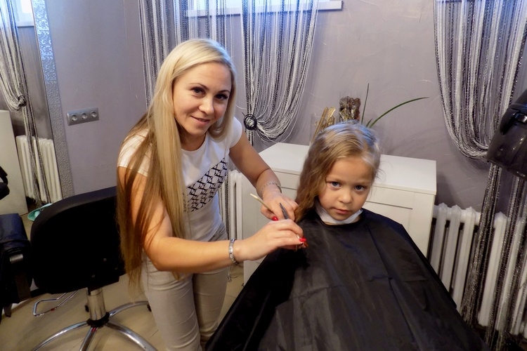 «Код Давыдовой». Девушка под Гомелем сумела открыть свою парикмахерскую на субсидию