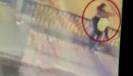 Камера сняла смертельное падение влюблённых, решивших поцеловаться на мосту
