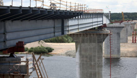 Металлическая артерия: в Гомельском районе новый мост оживит движение по части М8/Е95