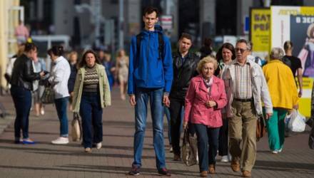«В автобусе помещаюсь свободно, только если стою под люком». Белорус ростом 213 сантиметров рассказывает, как ему живётся