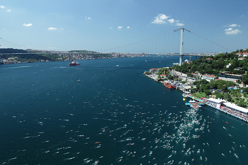 Как переплыть Босфор? Гомельчане рассказали о безумно популярном заплыве в Стамбуле, где билеты раскупают за считанные минуты
