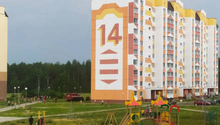 В Светлогорске мама вышла из квартиры вынести мусор – дверь захлопнулась, а за ней остались маленькие дети