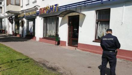 «Распылили газ, руки продавцов связали стяжкой и надели наручники». В Минске дерзко ограбили ювелирный магазин
