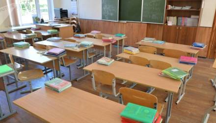В Гомеле уволили учительницу, которая замахнулась на ученика партой
