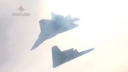 Появилось видео первого полета "Охотника" и истребителя Су-57
