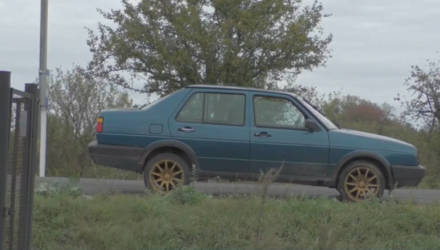 В облцентре парень запихнул бывшую в багажник и увёз за город, где несколько раз ударил битой по голове
