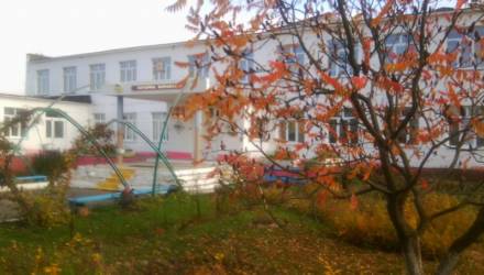 В Калинковичском районе «заминировали» школу. Линейку провели у сельисполкома