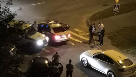 В Гомеле похитили девушку на BMW X6. Милиционеры обнаружили и блокировали автомобиль