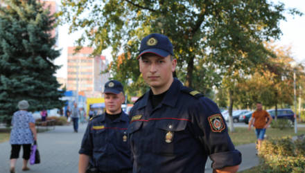 В Гомеле милиционеры на озере еле привели в чувство выпившего мужчину, а тот заявил, что они украли его деньги