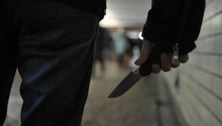 "Требовал деньги и угрожал убийством". В Добруше 19-летний парень напал на мужчину, который пытался помочь его нетрезвому другу