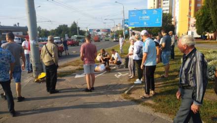 В Гомеле "Жигули" занесло, автомобиль вылетел на тротуар и сбил двух женщин