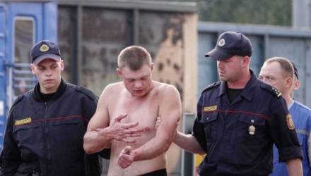 «Возможно, напился, или дури какой обкурился. Или больной». Пассажир поезда "Минск – Калинковичи – Гомель" пытался вскрыть вены прямо в поезде