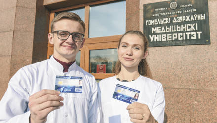 «Мультипаспорт» для студентов: в гомельских вузах внедряют электронные студенческие билеты