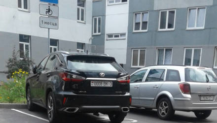 В Гомеле и области ГАИ усиленно будет выявлять ненастоящих инвалидов на парковках