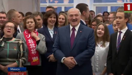 Как Лукашенко пел комсомольскую песню — видео