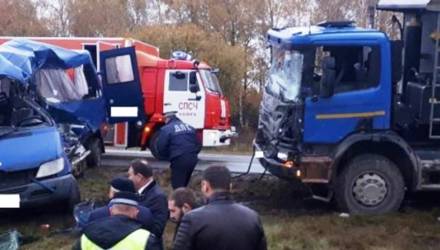 В страшной автокатастрофе в Калужской области России погибли четыре жителя Гомельской области. Личность погибшего водителя устанавливается