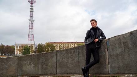 «Среднестатистический белорус нуждается в финансовой помощи». Топовый блогер Дима Ермузевич родом из Гомеля про свои доходы, службу в армии и жизнь с Бумагой и Годуновой