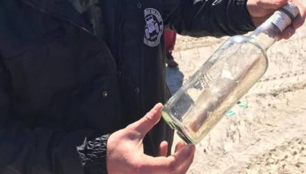 Бутылку с дерзким посланием от советских моряков нашли студенты в Бразилии