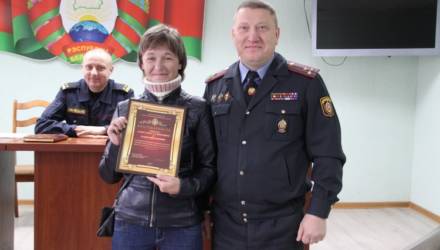 Под Гомелем местные жители помогли задержать пьяного водителя, который разъезжал на угнанном авто