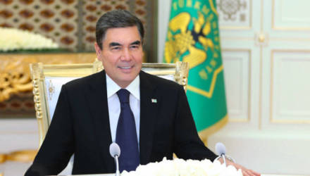 Президент Туркменистана подарил ударникам труда ими же купленные подарки