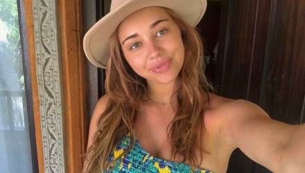 Модель узнала о беременности в момент родов