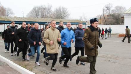 В Гомеле началась отправка​ призывников на срочную военную службу