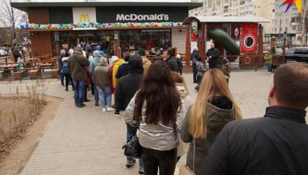 В Гомеле второй день стоят очереди в открывшийся «МакДональдс»