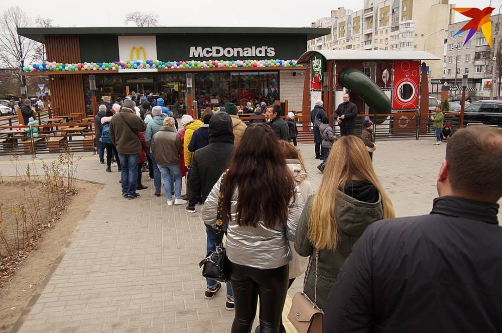 В Гомеле второй день стоят очереди в открывшийся «МакДональдс»