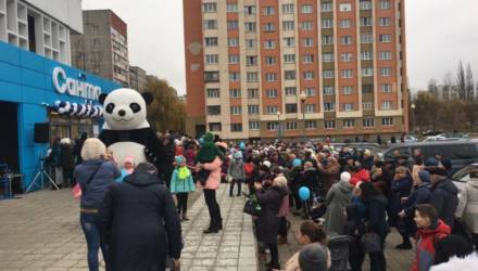 1500 человек и бесплатное мороженое. В Гомеле открылся магазин «Санта»
