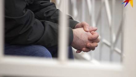 Выстроил в ряд и направлял пистолет в лицо: гомельчанина приговорили к 6 годам колонии