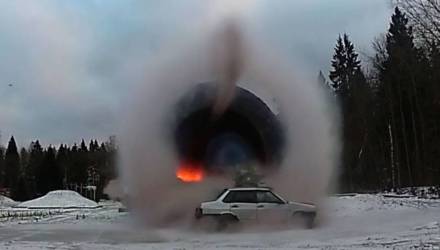 Видеофакт. Можно ли пережить в Lada ядерный взрыв?