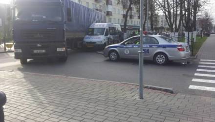В Гомеле фура прижала маршрутку