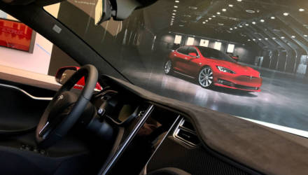Илон Маск опять всех обманул. Tesla проехала миллион километров и не сломалась