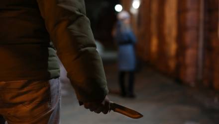 В Рогачёве парень в тёмных местах нападал с ножом на женщин, угрожая порезать