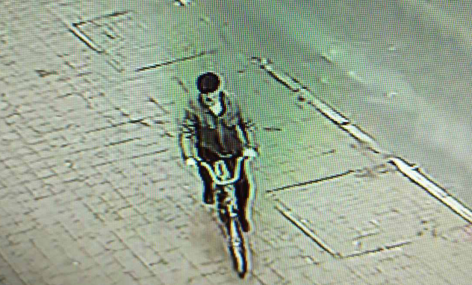 Внимание, розыск! В Гомеле мужчина с усами и в кепке угнал чужой велосипед