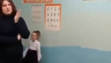 Странное видео из гомельской школы: «Директор забрала доску, потому что родители не заплатили». В администрации опровергают