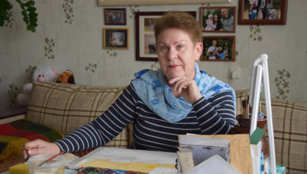 "Села, взяла кисть и до упора". Гомельчанка начала рисовать, выйдя на пенсию