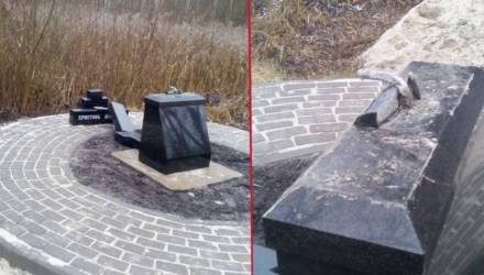 У родника по Юбилейной вандалы сломали Крест