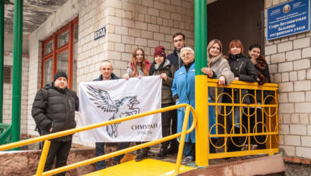 ПСО «Симуран» поздравил одиноких стариков в Старых Дятловичах. Волонтеры из Речицы не остались в стороне. История общего неравнодушия