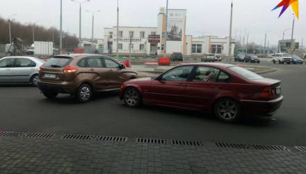 Фотофакт: редкое ДТП произошло в Гомеле - на автозаправке