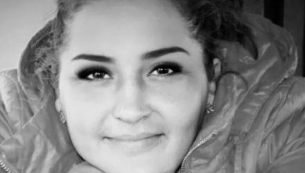 В Гомеле девушка в красной укороченной куртке с мехом вышла из дома и пропала
