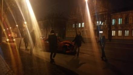 Неудачный дрифт? В Гомеле очередной BMW не поделил дорогу со столбом и превратился в смятую консервную банку