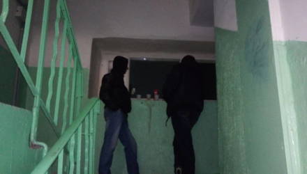 Двое учащихся ПТУ в Мозыре избили мужчину в собственном подъезде, когда тот сделал замечание за слишком громкую музыку