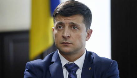 Рейтинг Зеленского упал почти вдвое