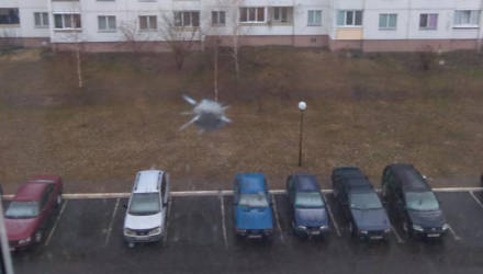 Фотофакт: в Мозыре обстреляли окна многоэтажки