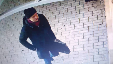 В Гомеле кассир банка по ошибке выдал клиенту лишние 800 долларов – последнего ищет милиция