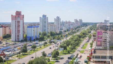 Дороги, ямы, асфальт. Какие дворовые территории и улицы Гомеля в списках на ремонт?