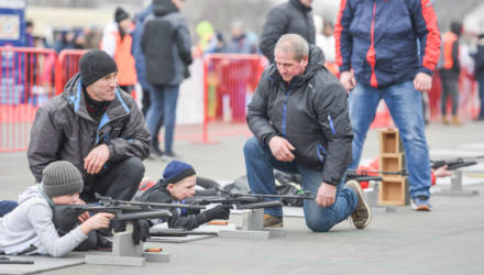 В Гомеле проходят областные соревнования по биатлону «Снежный снайпер»