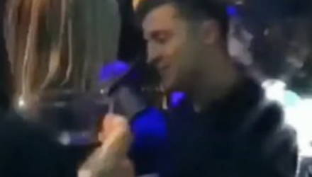 В Сеть слили видео с танцующим в клубе Зеленским